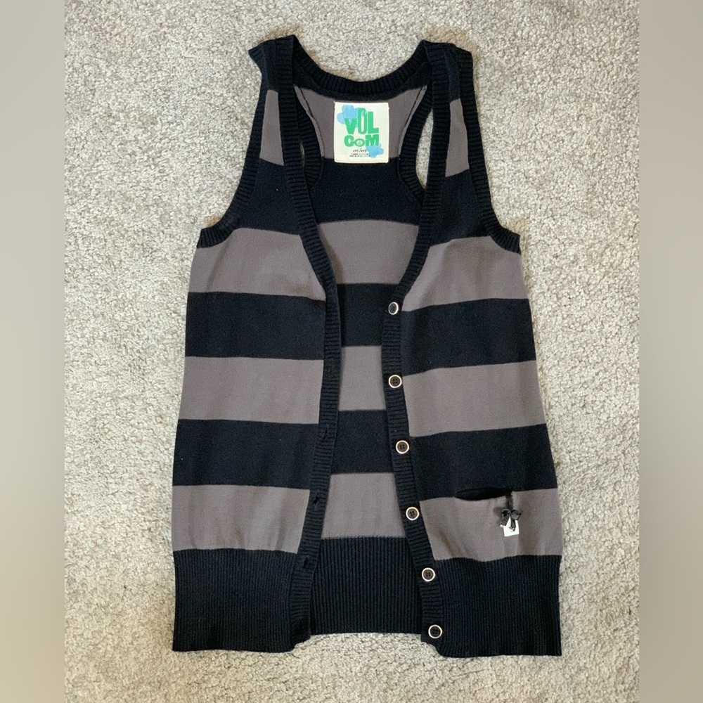 Volcom knit button down sweater vest-size M